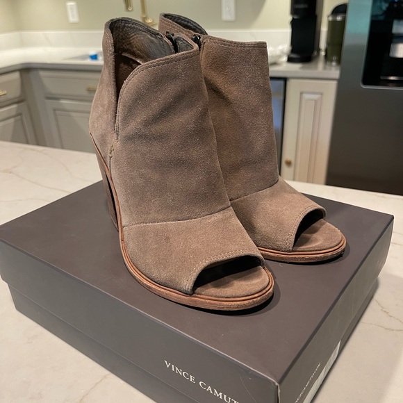 Vince Camuto Katleen Peep Toe Bootie - Picture 3 of 9